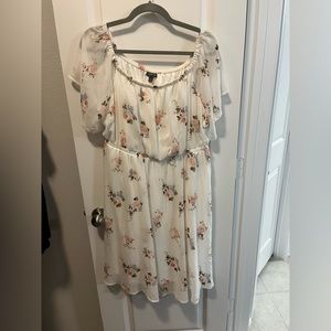 Torrid White floral dress with flutter sleeves fully lined - NWOT - Size 1 $35